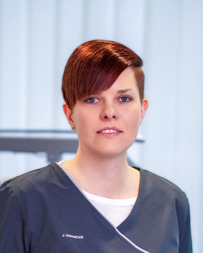 Porträtfoto einer Mitarbeiterin des Augenzentrums