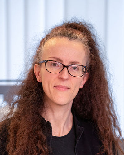 Porträtfoto einer Mitarbeiterin des Augenzentrums