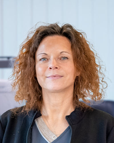 Porträtfoto einer Mitarbeiterin des Augenzentrums