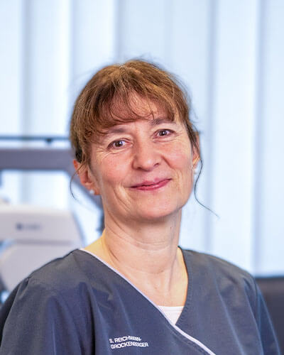 Porträtfoto einer Mitarbeiterin des Augenzentrums
